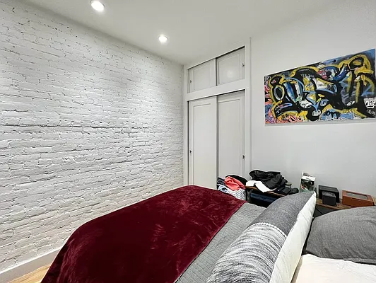 Rented by SERHANT. | media 9