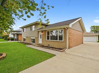 8229 S 76th Ave, Bridgeview, IL 60455