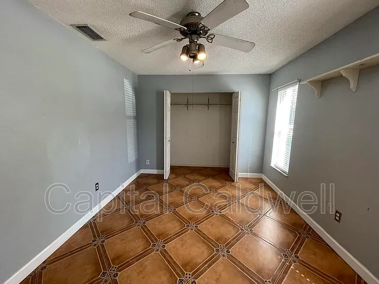 12813 Starling Dr — Photo 35