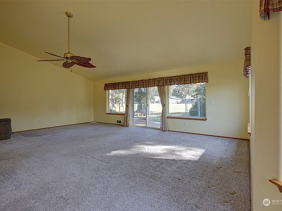 4th image of 124 Octopus Avenue NE