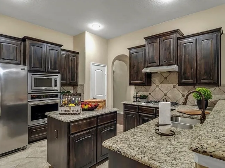 1410 Majestic Meadows Dr — Photo 13