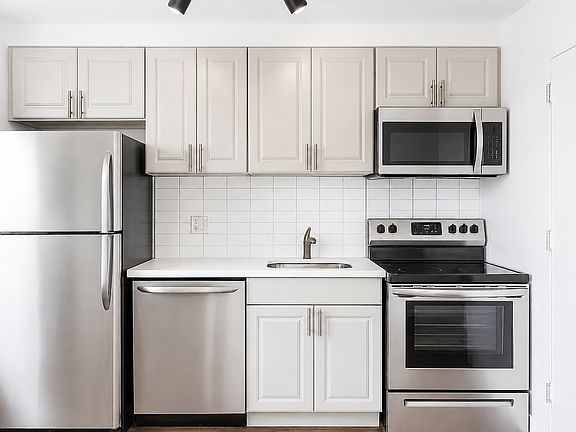 2nd image of 286 Stanhope St APT 2F