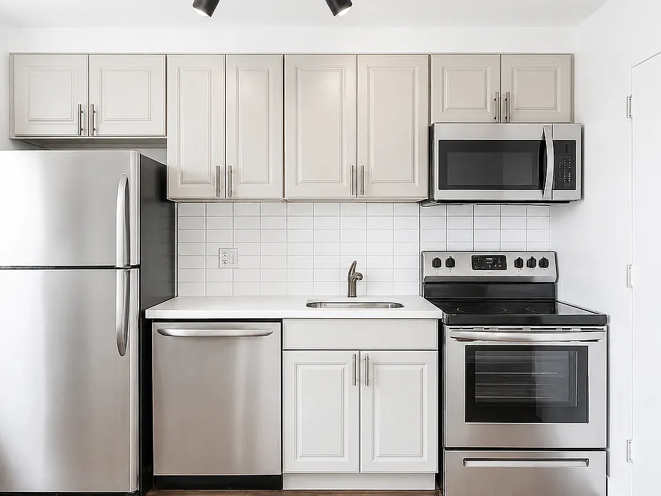 286 Stanhope St #2F