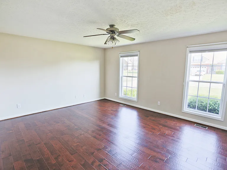 3927 Stella Dr — Photo 9