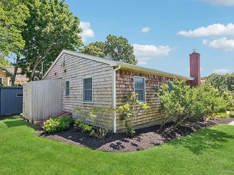 570 Hippodrome Dr — Photo 21