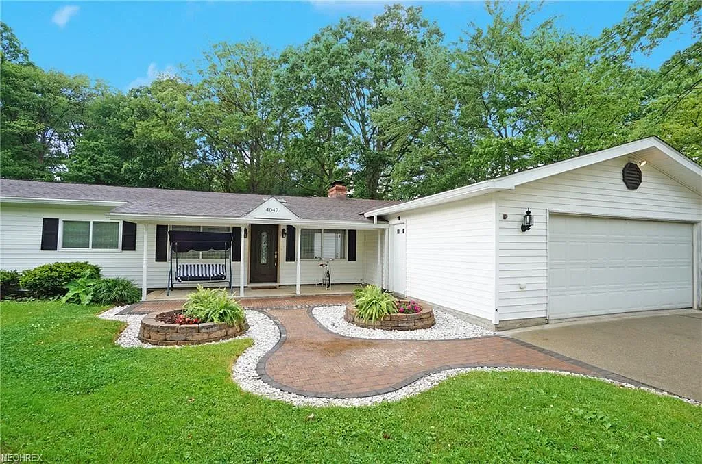 4047 Anderson Dr photo 1