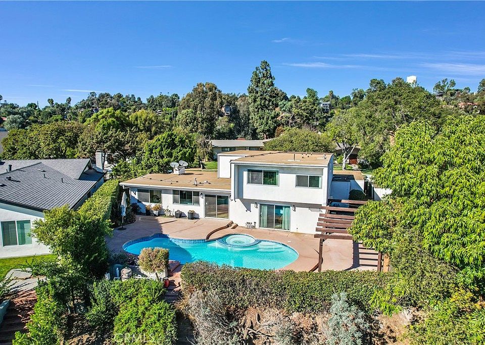 1st image of 631 Camino Cerrado