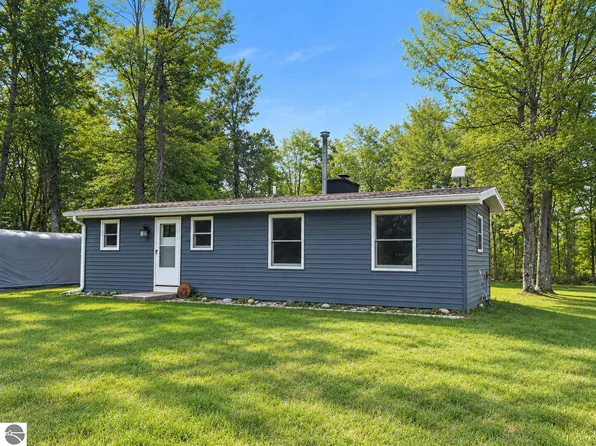 575 W Birch Rd, Roscommon, MI 48653