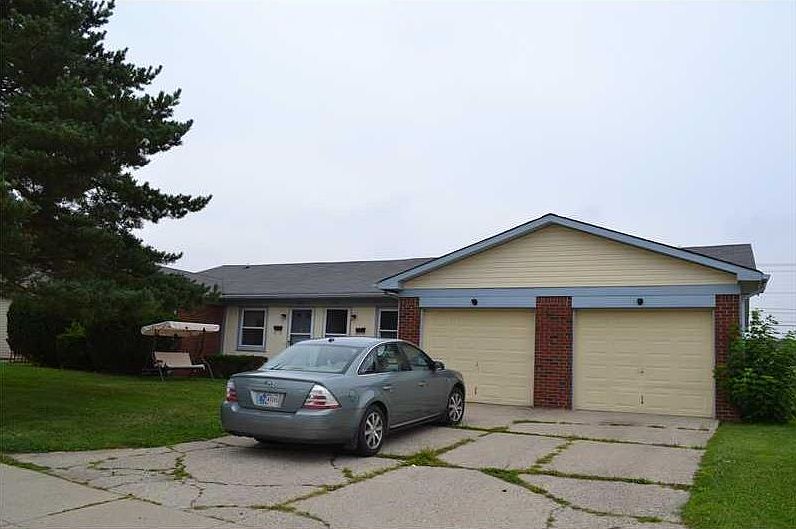 2nd image of 233 Gaslite Ln