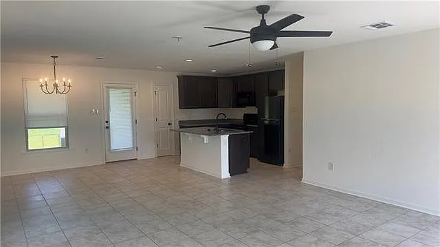 3 bed, 2.0 bath, 1394 sqft, $1,800 — Photo 3