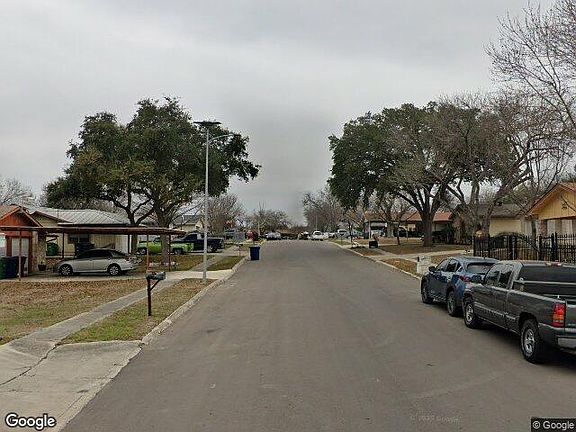 Exterior Neighborhood (street photo)