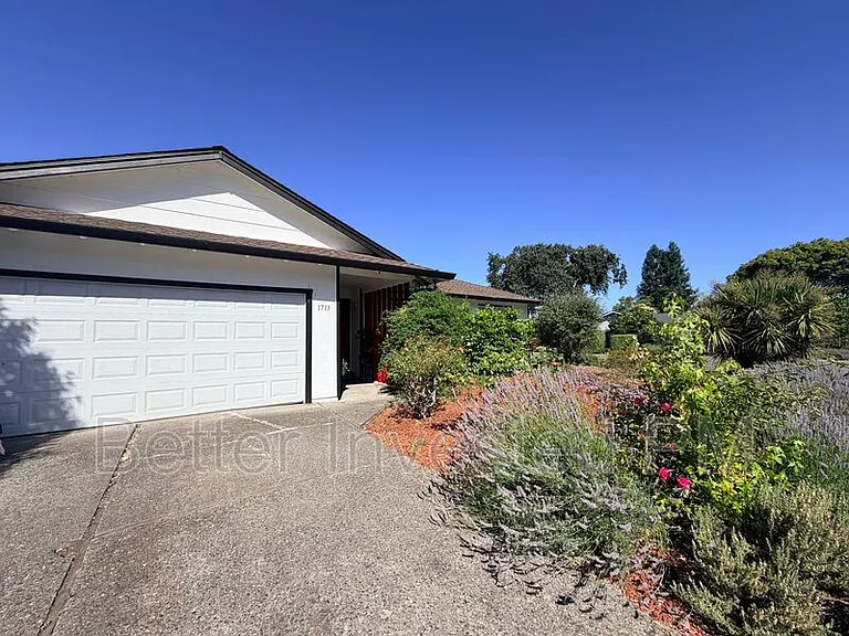 1713 Mariposa Dr — Photo 1