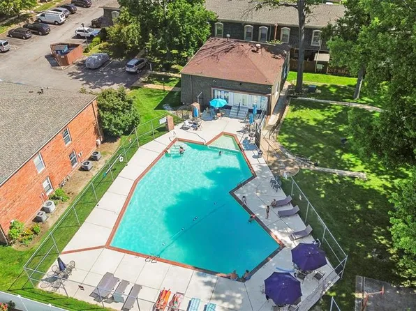 4351 Chateau De Ville Dr APT A, Saint Louis, MO 63129