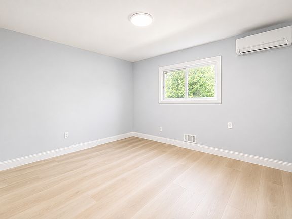 4th image of 780 Stafford Ave Floor 2