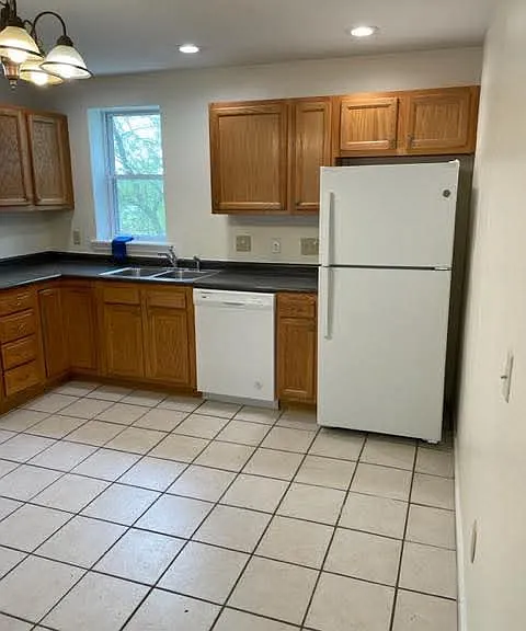 231 Sekitan Ave — Photo 12