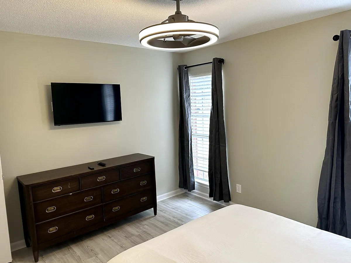 Smart TV - Hyde Park Dr