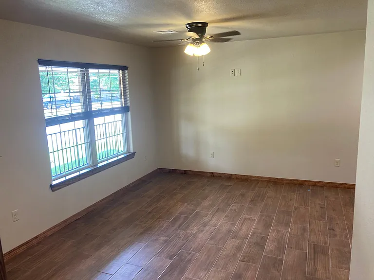 715 N Vinita Ave #715 — Photo 7