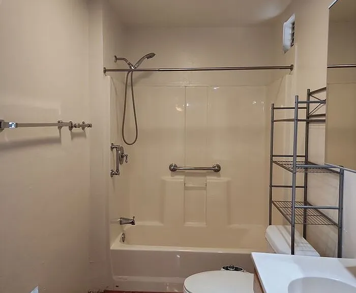 4490 Pomona Ave — Photo 12