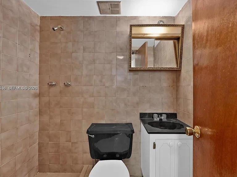 727 NW 24th Ct #1 — Photo 6