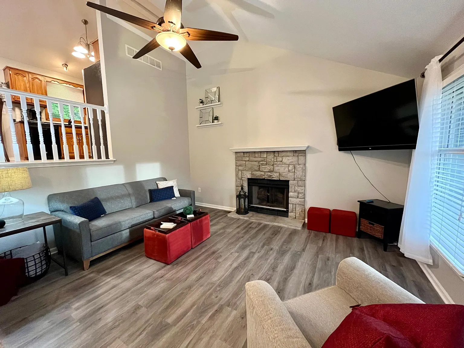 3 bed, 1600 sqft, $2,300 — Photo 2