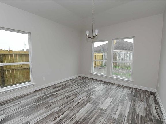 4th image of 6525 Paddington Dr