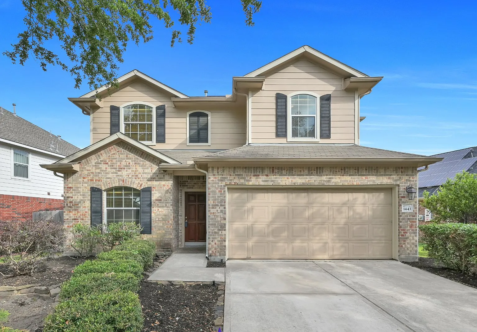 4 bed, 2.5 bath, 2200 sqft, $1,995 — Photo 2
