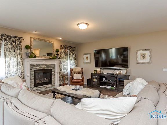 5th image of 28916 Grace Ln