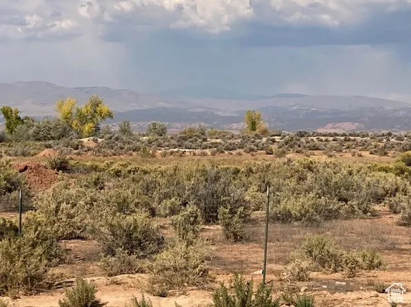 8075 6000th N, Lapoint, UT 84039