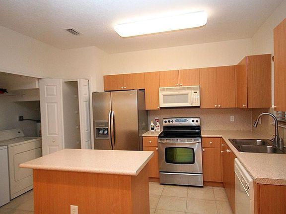 5th image of 3055 SE 17th Ave #00