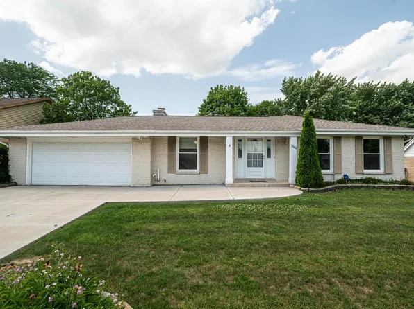 12600 W Wilbur DRIVE, New Berlin, WI 53151