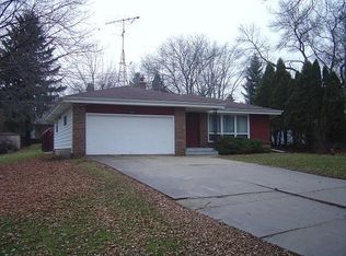 1523 S 170th St, New Berlin, WI 53151