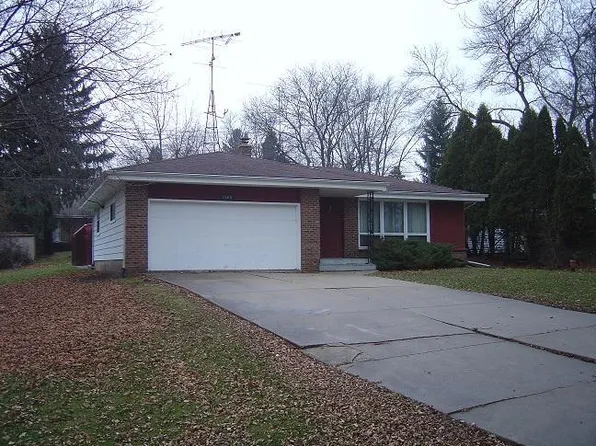1523 S 170th St, New Berlin, WI 53151