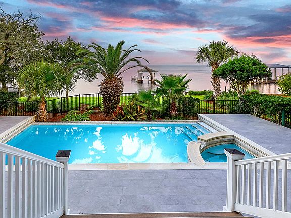 4th image of 4567 Landfall Ct