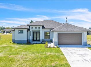 2208 NE 9th Place Cpe, Coral, FL 33909