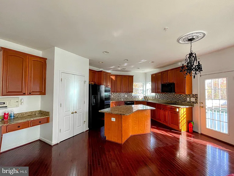 2900 Valerian Ln — Photo 12