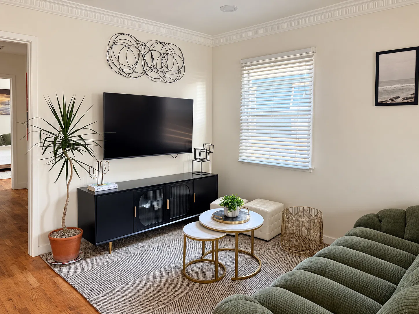 2 bed, 900 sqft, $5,950 — Photo 3