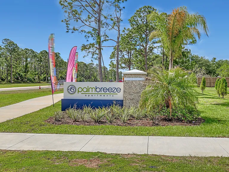 Palm Breeze Apartments — Photo 21