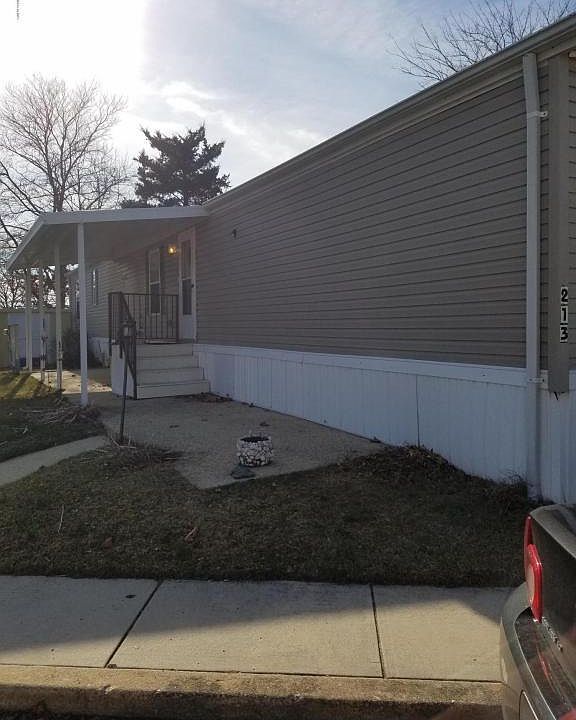 2nd image of 213 2nd St
