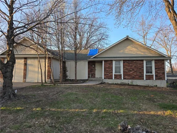 1206 W Lucy Webb Rd, Raymore, MO 64083