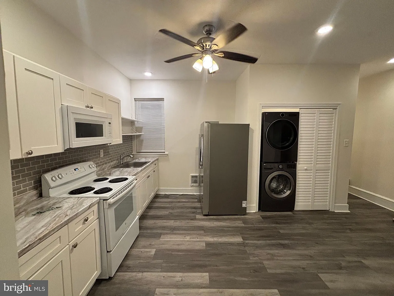 3 bed, 3.0 bath, 2600 sqft, $1,980 — Photo 1