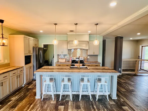 153 MAY RD, Pleasanton, TX 78064