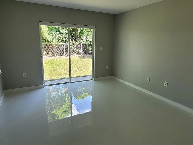 10250 SW 173rd Ter — Photo 9