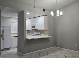 809 NE 214th Ln APT 2, Miami, FL 33179