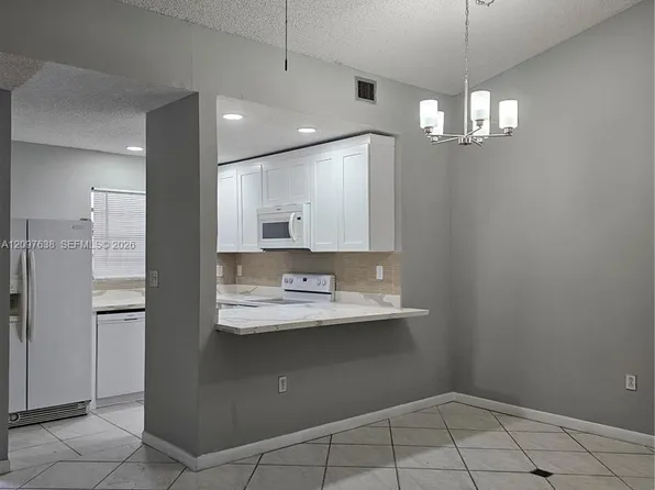 809 NE 214th Ln APT 2, Miami, FL 33179
