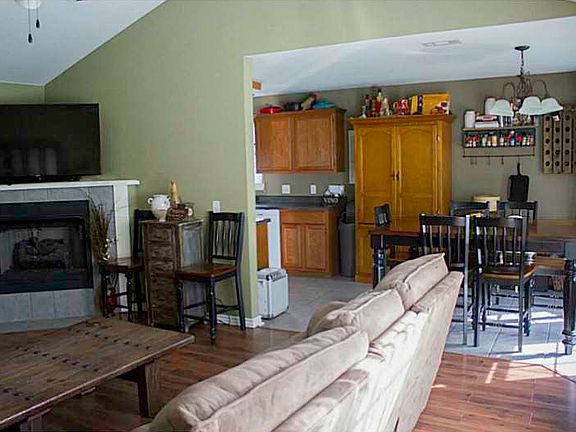 5th image of 1294 Laurie Ln
