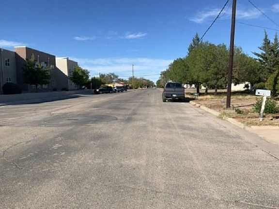Exterior Neighborhood (street photo)