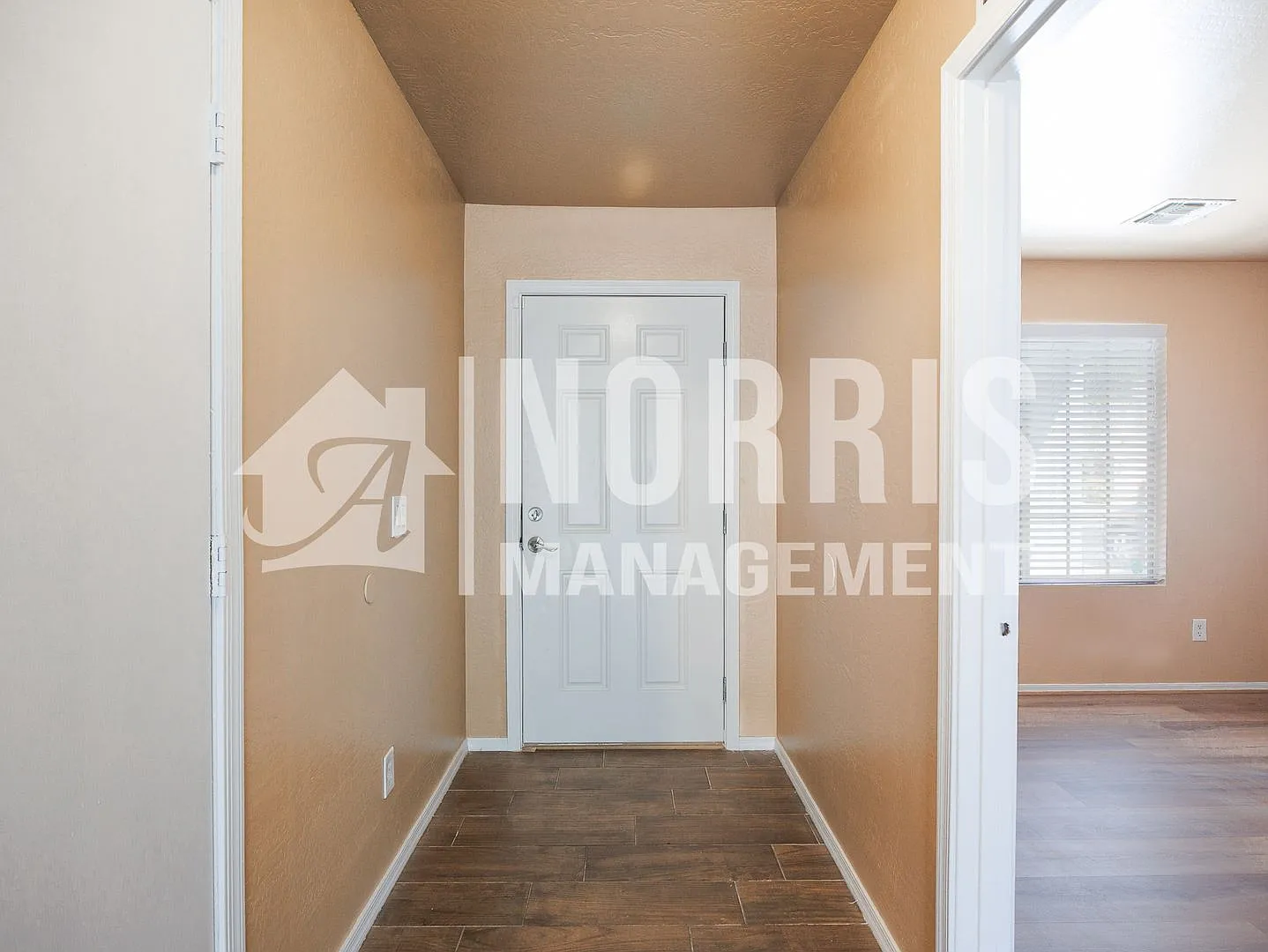 Beautifully Updated Large Home in Coolidge — Photo 4