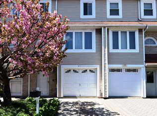 31 Carol Pl, Staten Island, NY 10303