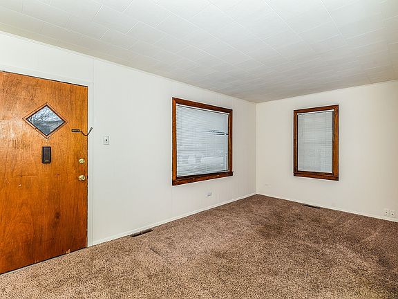 2nd image of 9816 Natoma Ave