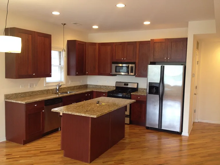 1528 W Greenleaf Ave #3W — Photo 1